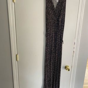 3 like- new spring maternity dresses- size medium- great shape